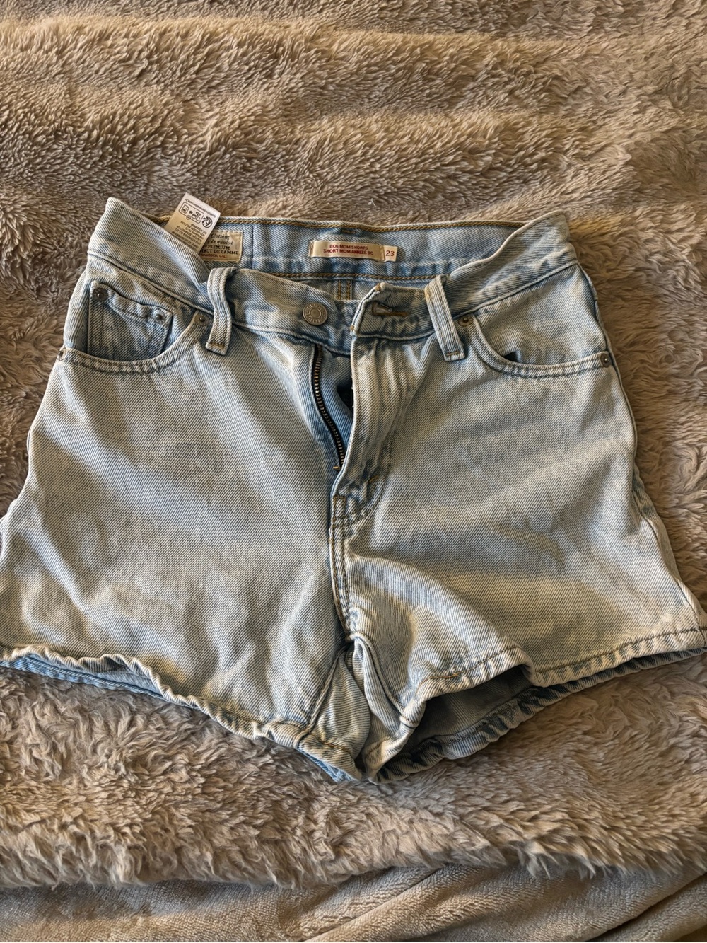 Levi Mom Shorts